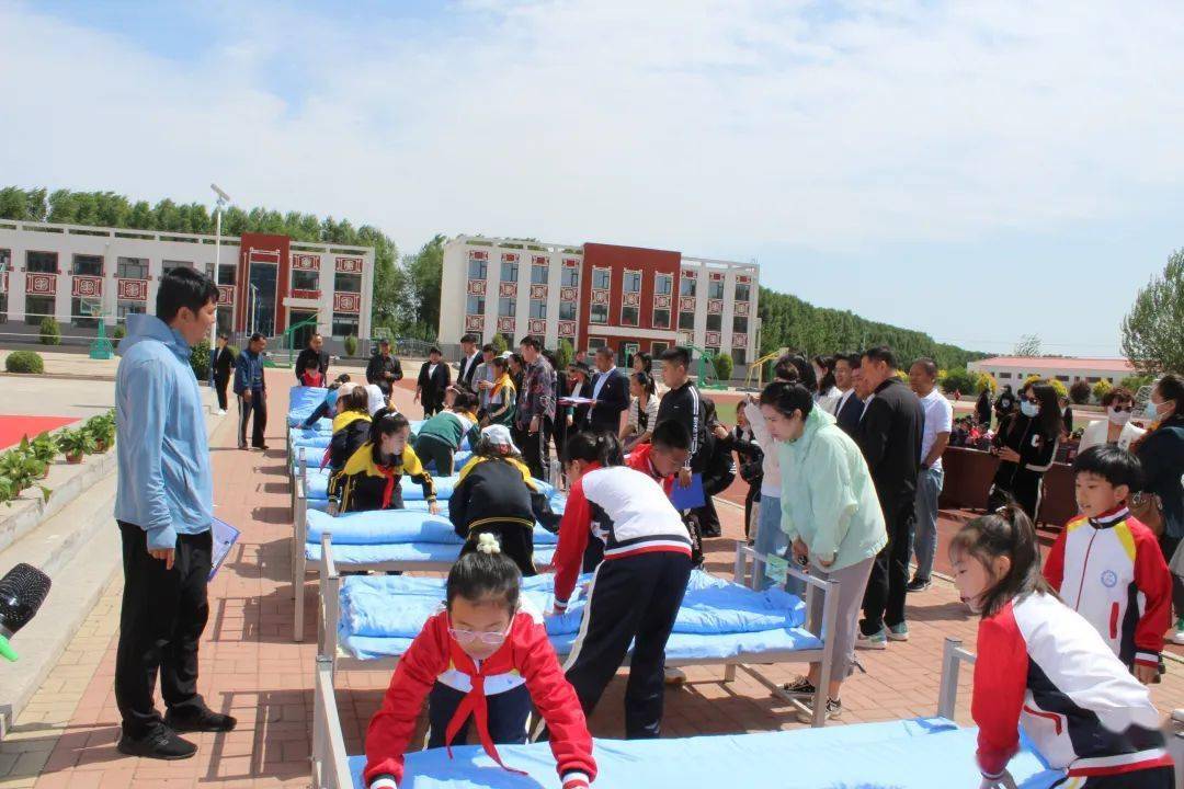 葛根庙中心小学