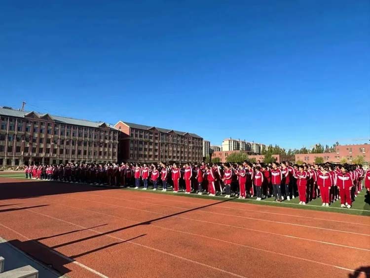 乌兰浩特市华展中学