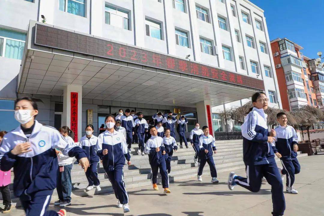 乌兰浩特市第八中学